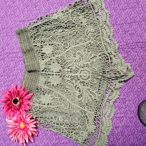 Romantic & Feminine Crocheted Lace Shorts